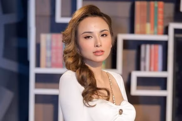 Hoa hau Diem Huong tiet lo thoi gian den toi khi lay chong dai gia