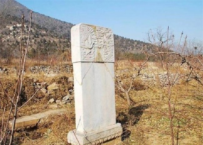 Vì sao thấy 8 chữ trên bia, Càn Long dừng dời mộ Vạn Quý phi? - Hình 4 Vi sao thay 8 chu tren bia, Can Long dung doi mo Van Quy phi?-Hinh-4