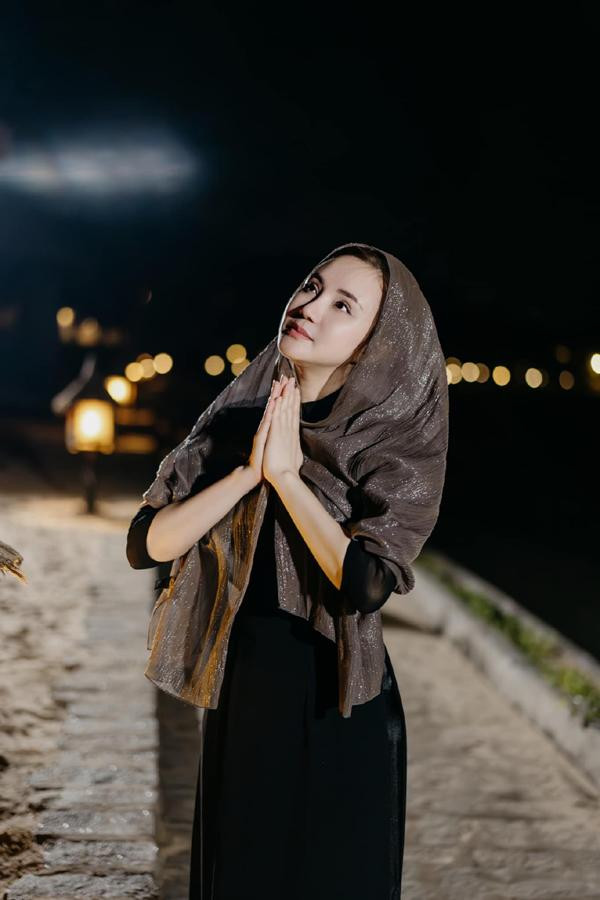 ương mặt của Vy Oanh được nhận xét na ná với nhiều mỹ nhân Việt trong làng giải trí với mũi cao, da căng bóng và cằm vline.