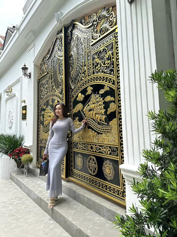 hững hình ảnh mới đây cho thấy nhan sắc của Vy Oanh hoàn toàn thay đổi.