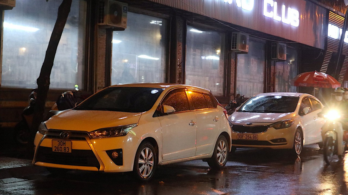 Theo các chuyên gia, "cuộc chiến" giành lại vỉa hè vẫn sẽ kéo dài và có nhiều khó khăn. Để giải quyết được vấn đề này cần có chính sách đồng bộ và thực sự quyết liệt từ các cơ quan, ban ngành.