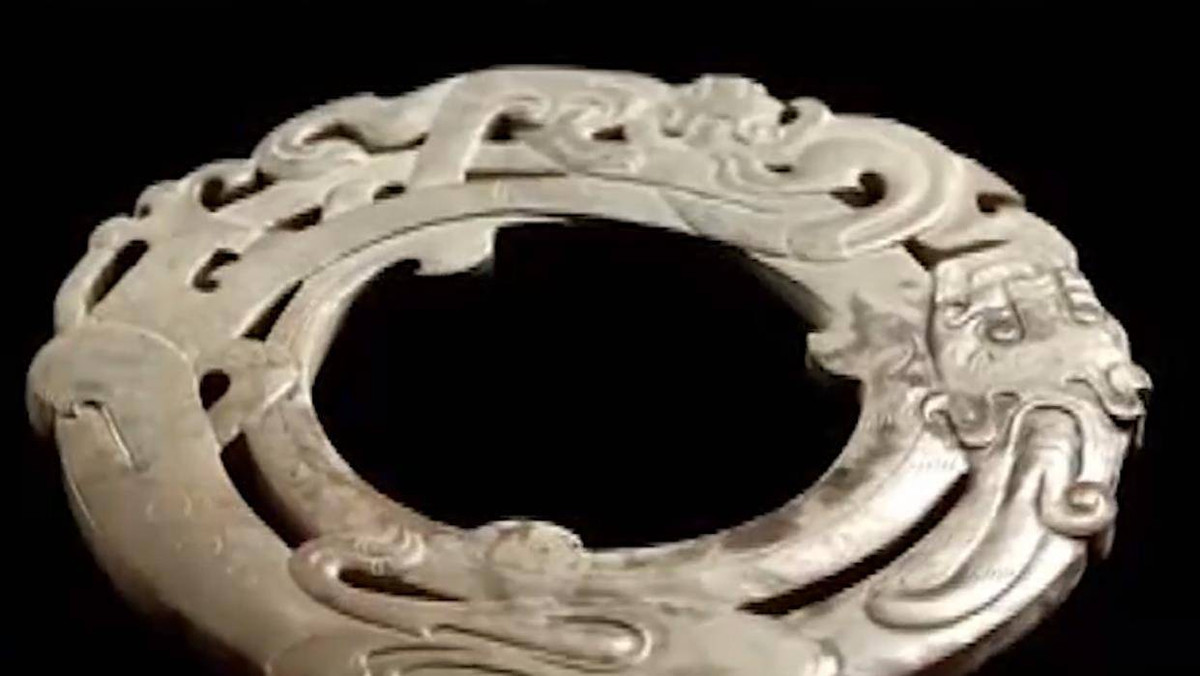 Cô gái chắt chiu 3 tháng để mua ngọc cổ tặng bà nội - Hình 2 Co gai chat chiu 3 thang de mua ngoc co tang ba noi-Hinh-2