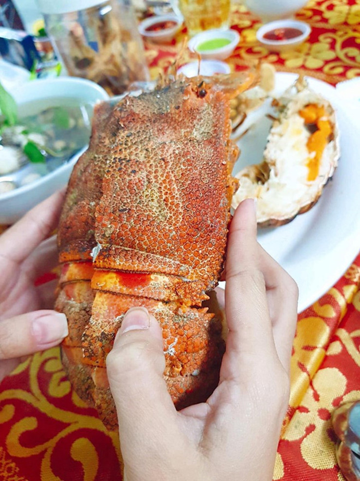 Theo nhận xét của giới sành ăn, thì tôm mũ ni có hương vị thịt dai và thơm ngon. Đồng thời, chất lượng dinh dưỡng vượt trội hơn hẳn tôm hùm, được ví là "vua" của loài tôm.