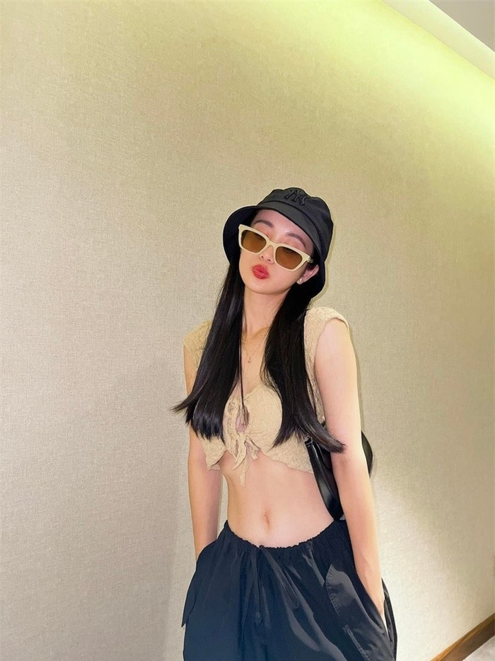 Hoi my nhan Viet so huu vong eo nho hon Ngoc Trinh-Hinh-11