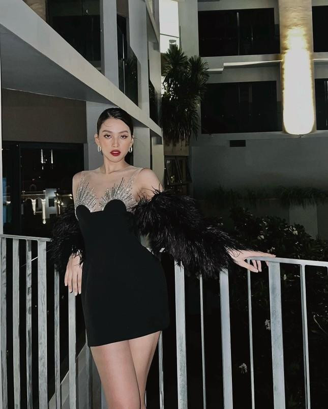 ộ cánh này từng được Tiểu Vy diện trước đó không lâu.