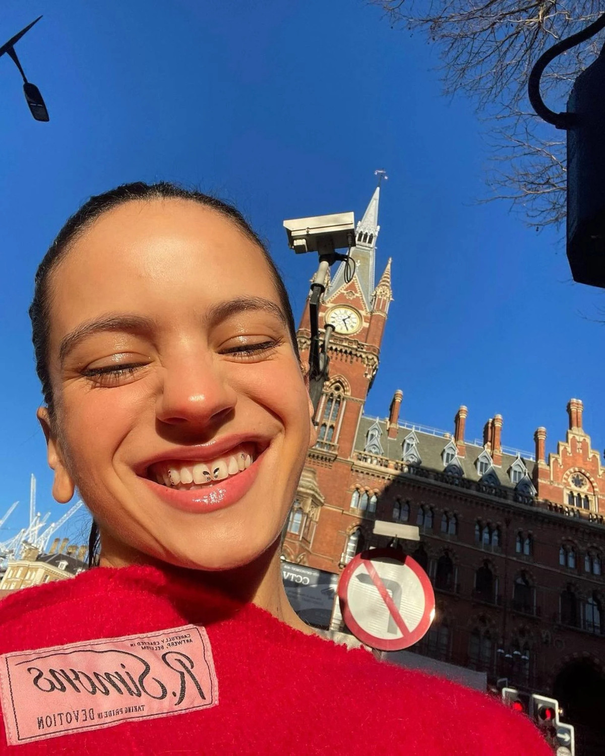 Bat chap nguy hiem de chay theo mot gan da quy vao rang tren TikTok-Hinh-4