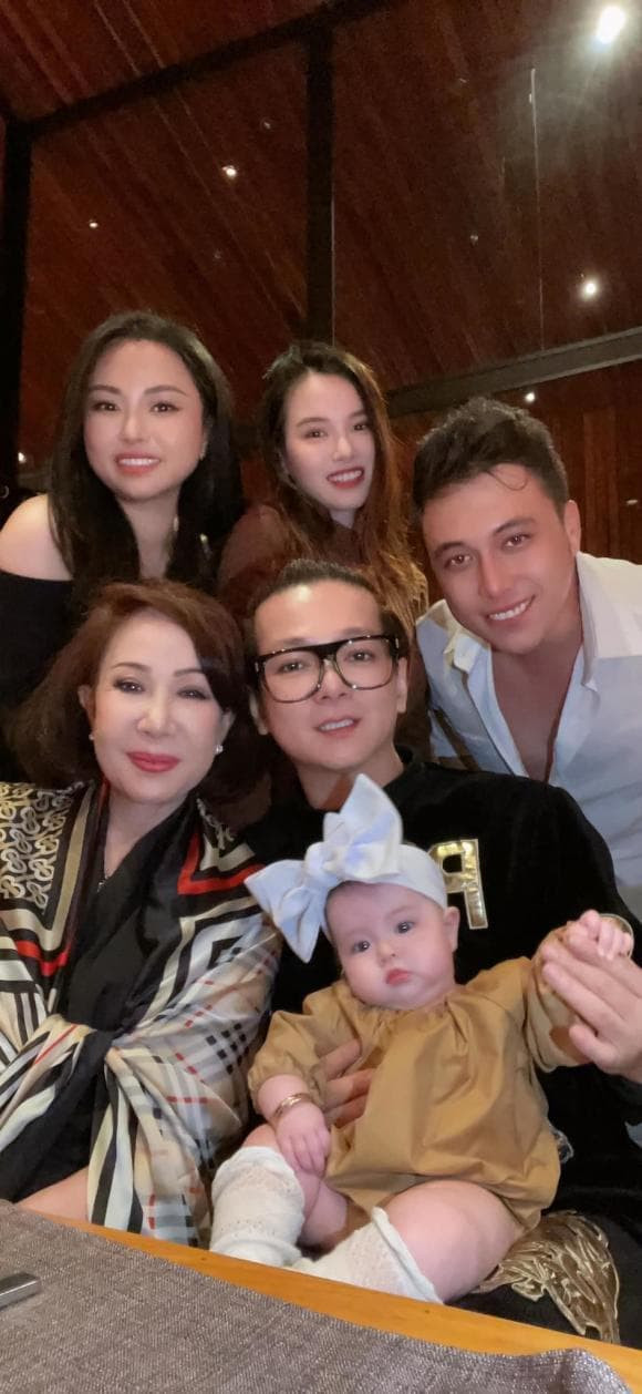 Vu Ha lau lam moi dang anh ben vo, cap doi lech tuoi Vbiz gio the nao?-Hinh-2