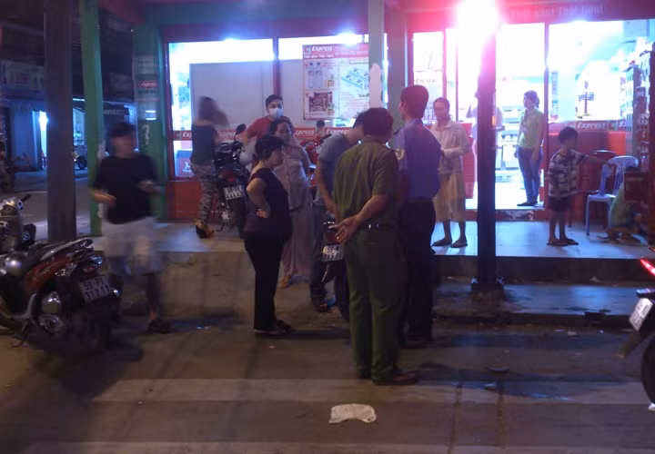 CQĐT khám nghiệm hiện trường vụ án mạng