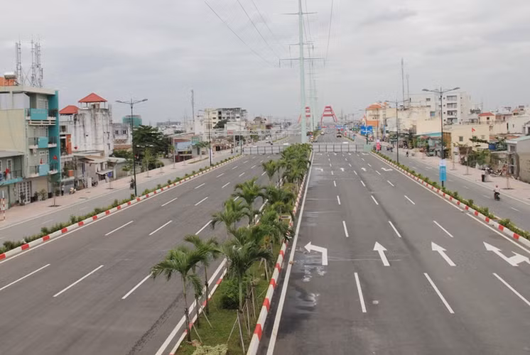 Dự án đường Tân Sơn Nhất-Bình Lợi-Vành đai ngoài dài 13,7km từ Sân bay Tân Sơn Nhất (quận Tân Bình) đến nút giao Linh Xuân (quận Thủ Đức) được khởi công từ 6/2008 với tổng số vốn đầu tư hơn 340 triệu USD