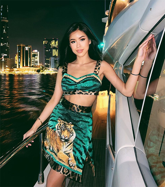 Em chồng Hà Tăng hiện tại là Phó tổng giám đốc phát triển thị trường thời trang cao cấp trong tập đoàn của cha mình. Trong năm 2022, ái nữ nhà tỷ phú liên tục trở thành khách mời tại nhiều sự kiện thời trang hàng đầu thế giới.