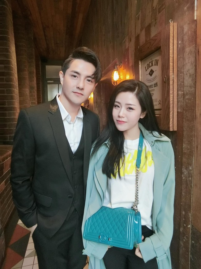 Khi nhắc đến hội những cô em chồng sao Việt hot nhất mạng xã hội, dân mạng không thể không nhắc đến Ông Thoại Liên - em chồng Đông Nhi và cũng là em gái duy nhất của Ông Cao Thắng.