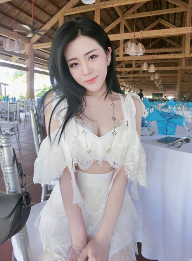 Hiện tại, cô sinh sống và làm việc tại Australia.