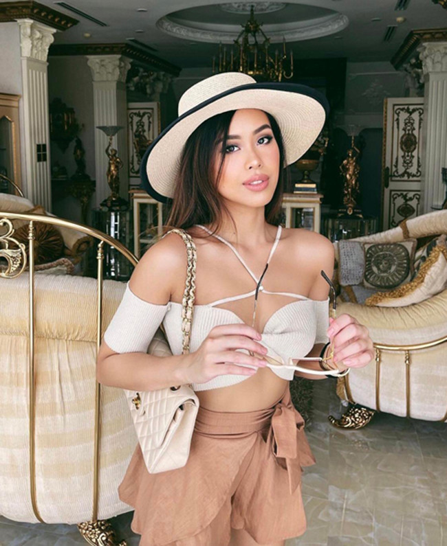 Cách đây không lâu, Milor Trần - nhiếp ảnh gia đứng sau những bộ ảnh nghệ thuật của Tăng Thanh Hà, Thanh Hằng, Võ Hoàng Yến, Châu Bùi, bất ngờ có chia sẻ thu hút sự chú ý của nhiều người. Theo Milor Trần, ái nữ tỷ phú “sexy cực kỳ mà không dám chụp hở, đặc biệt là rất lễ phép”.