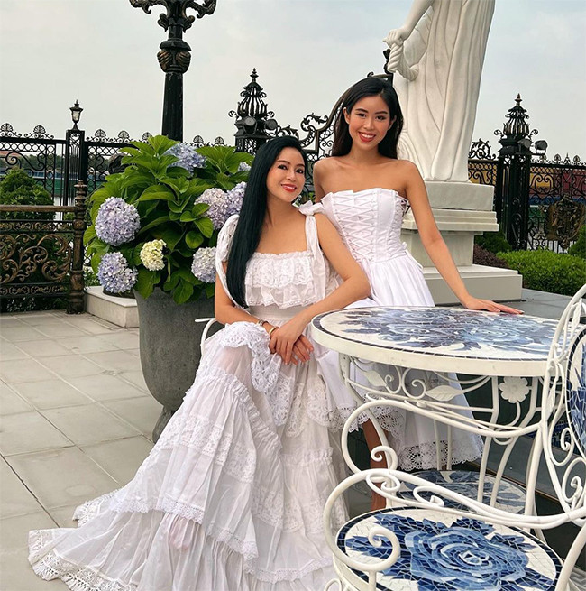 Cô chính là con gái của “vua hàng hiệu” Johnathan Hạnh Nguyễn và cựu diễn viên Thủy Tiên.