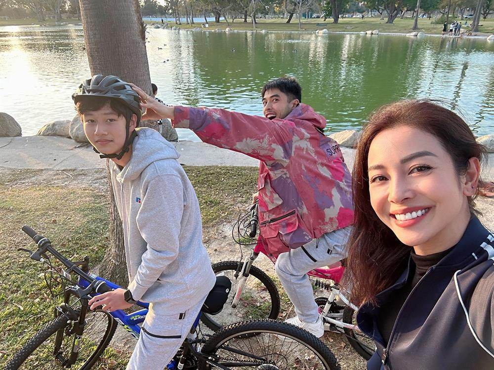 Lo dien gia dinh Jennifer Pham, ngoai hinh 'dep deu'-Hinh-7