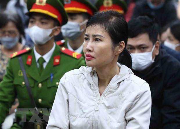 Phó Tổng Giám đốc AIC Hoàng Thị Thúy Nga thừa nhận có tội Pho Tong Giam doc AIC Hoang Thi Thuy Nga thua nhan co toi