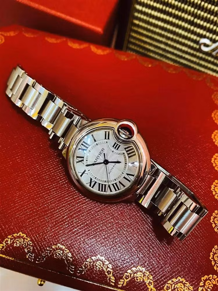 ... trong khi A Xìn tặng quản lý của vợ một chiếc đồng hồ từ thương hiệu lớn, có giá bán trên thị trường dao động 110 - 140 triệu đồng.