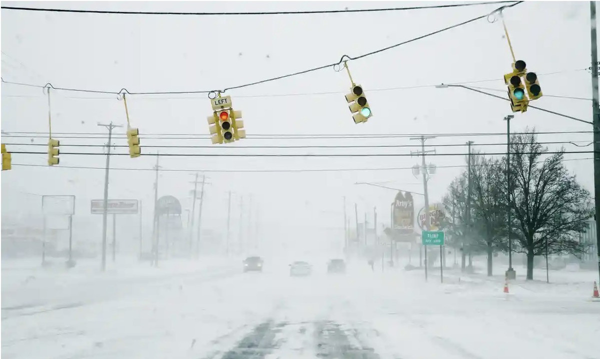 'Bom lốc xoáy' tấn công Mỹ, ít nhất 21 người thiệt mạng - Hình 8 'Bom loc xoay' tan cong My, it nhat 21 nguoi thiet mang-Hinh-8