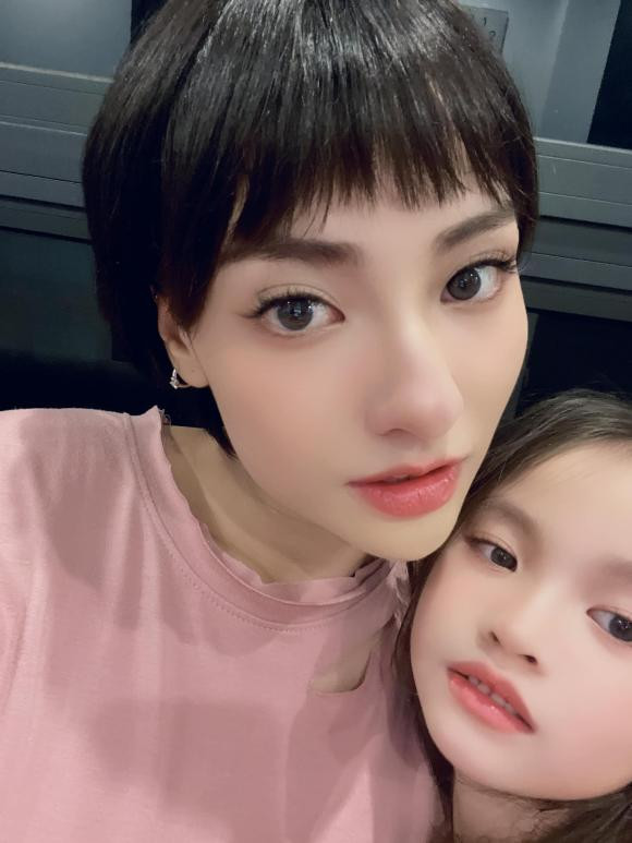 Hong Que gay tranh cai khi tuc gian, xe vo vi con gai viet xau-Hinh-7