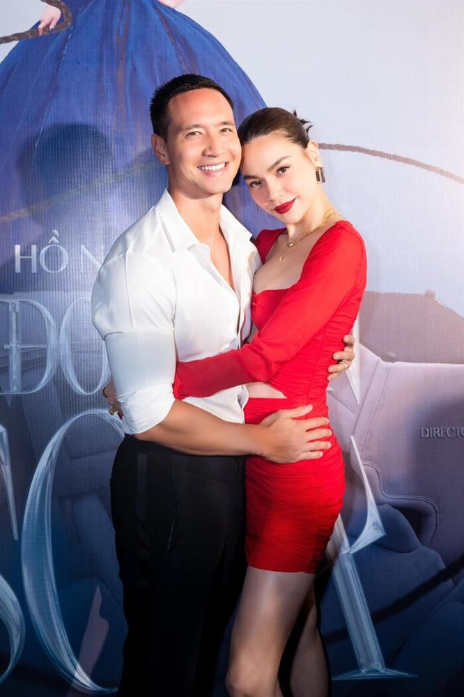 ù đã là mẹ 3 con nhưng sắc vóc Hồ Ngọc Hà vẫn "không phải dạng vừa". Thần thái nổi bật cũng là yếu tố khiến cô ghi điểm giữa đám đông.