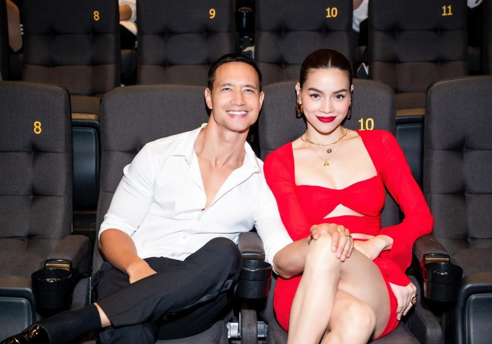 ồ Ngọc Hà đẹp rực rỡ trong thiết kế cut-out, đẹp đôi bên bạn đời Kim Lý.