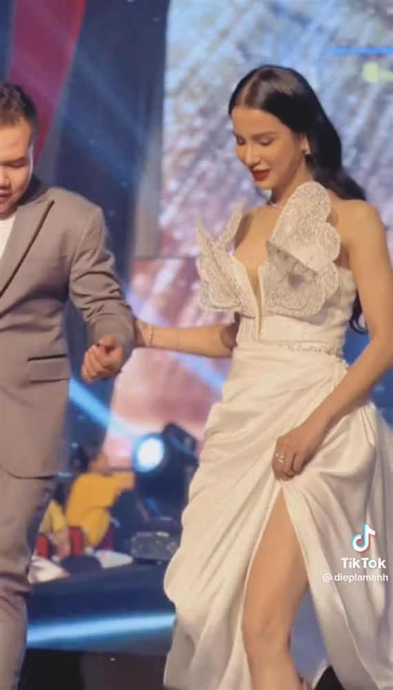 Diep Lam Anh cam thuong trang phat sang, dep khong thua Hoa hau-Hinh-5