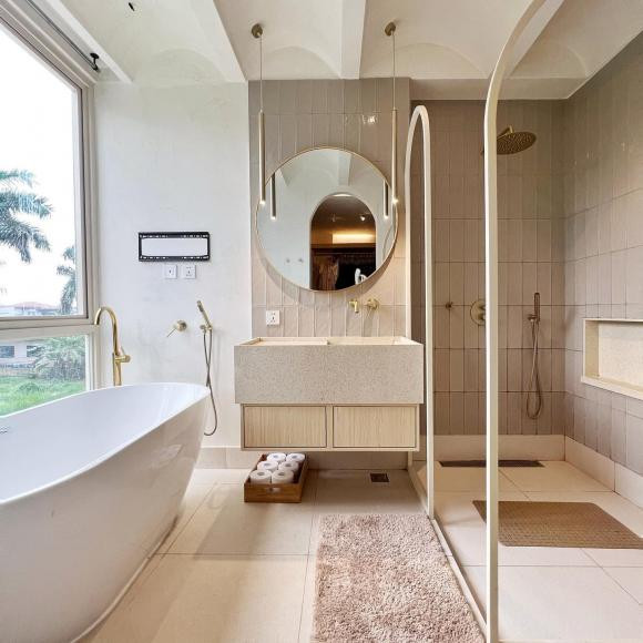 Thiet ke nha hinh hop, co be boi tren cao cuc an tuong-Hinh-5