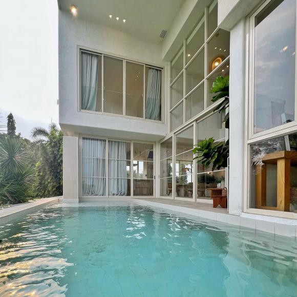 Thiet ke nha hinh hop, co be boi tren cao cuc an tuong-Hinh-3