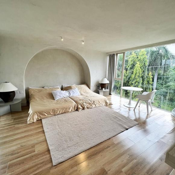 Thiet ke nha hinh hop, co be boi tren cao cuc an tuong-Hinh-8