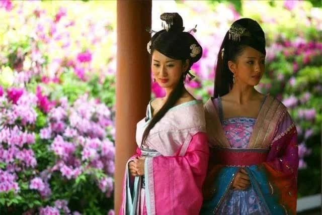 My nu nao bi bo roi tu nho, 29 tuoi lam hoang hau?-Hinh-5