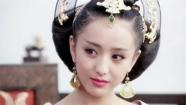 My nu nao bi bo roi tu nho, 29 tuoi lam hoang hau?-Hinh-8