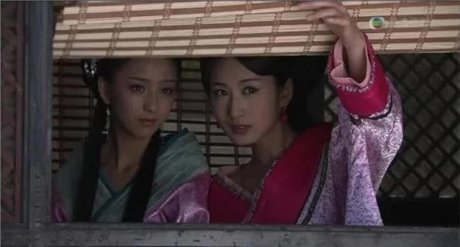 My nu nao bi bo roi tu nho, 29 tuoi lam hoang hau?-Hinh-6