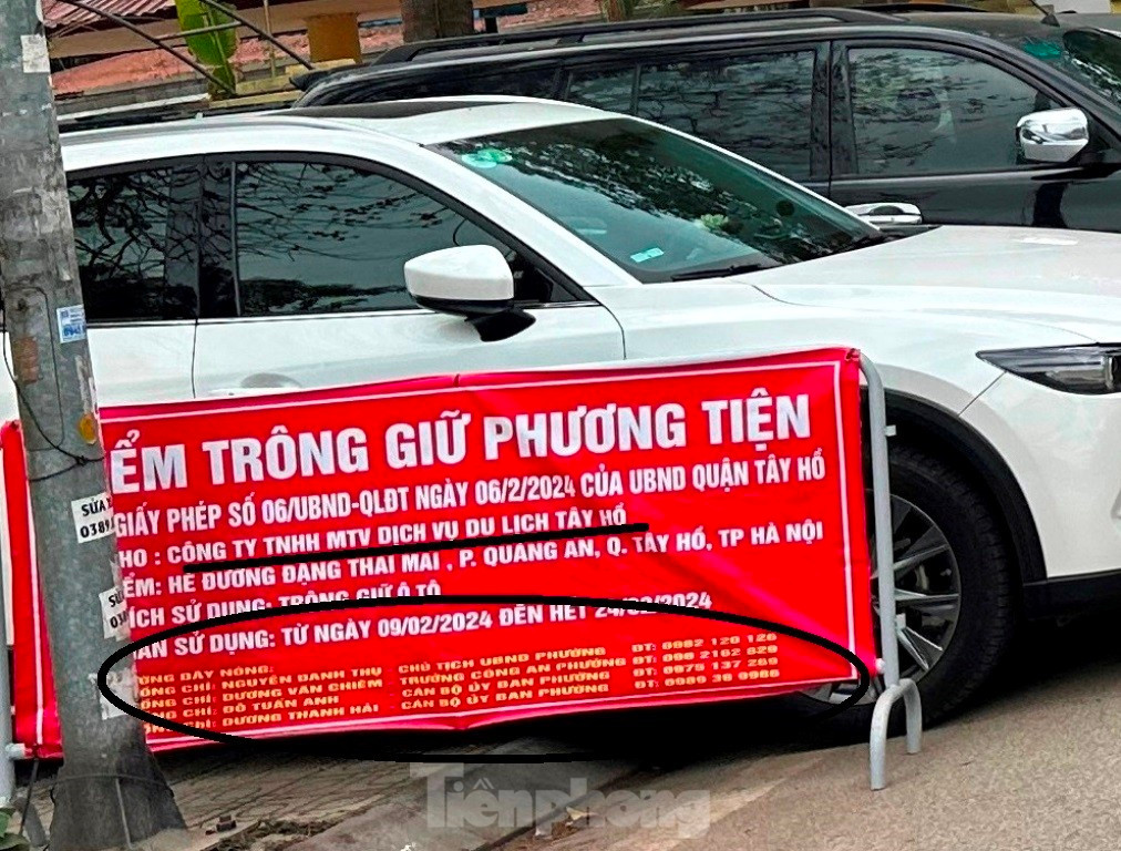 Tại các bãi xe chặt chém giá và hàng rào nhân viên bãi xe dùng để bịt đường dạo Hồ Tây và phố Quảng An đều có dán bảng thông tin ghi là điểm trông giữ phương tiện, số cấp phép của UBND quận Tây Hồ, tên Công ty trông giữ xe, dưới cùng (vòng tròn) là số điện thoại đường dây nóng từ Chủ tịch phường đến Trưởng Công an phường Quảng An, quận Tây Hồ... nhưng tình trạng loạn giá, chặt chém phí trông xe và chặn đường giao thông vẫn xảy ra (!?).