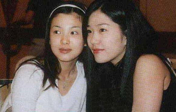 Song Hye Kyo kem sac khi chung khung hinh voi my nhan hon tuoi