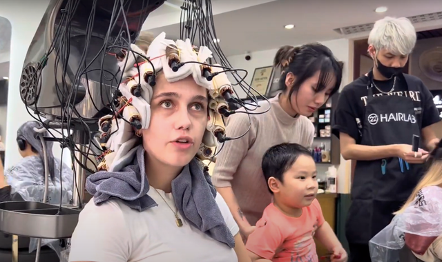 Salon toc qua tai, lam toi dem phuc vu nhu cau lam dep don Tet-Hinh-2