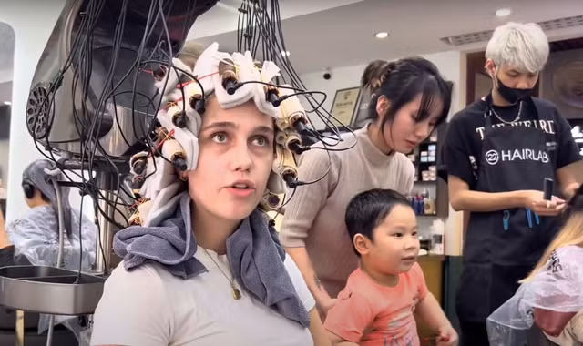 Salon toc qua tai, lam toi dem phuc vu nhu cau lam dep don Tet-Hinh-2