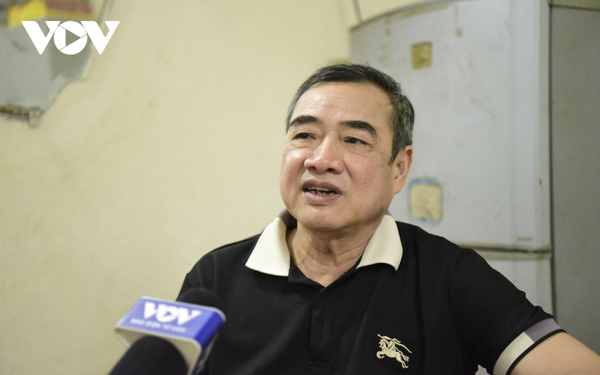 Ông Nguyễn Văn Miềng, Phó Giám đốc Công ty TNHH Hà Cầu - Thăng Long cho biết, sở dĩ bãi trông giữ xe vi phạm an toàn giao thông ngày càng quá tải là do mức phạt quá cao, chất lượng xe lại kém nên mức độ phạt tương đương với giá trị xe, thậm chí còn cao hơn nên người vi phạm bỏ lại, không đến lấy.