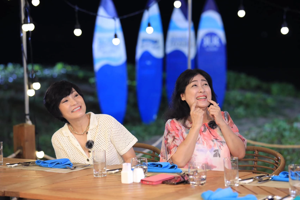 Trước khi gặp vấn đề về sức khỏe, Hồng Đào có khoảng thời gian hoạt động năng nổ từ phim ảnh, gameshow đến sân khấu kịch. Trong đó, sự xuất hiện của cô tại chương trình "Có hẹn cùng thanh xuân" cùng Hồng Vân, Thanh Thủy và MC