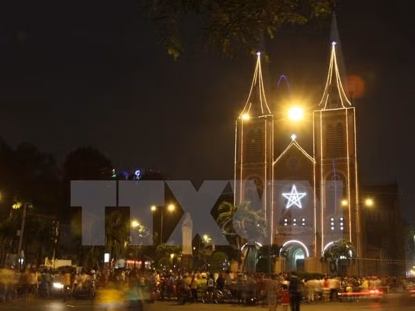 Nhung dia diem tham quan nen den vao mung 1 Tet o Sai Gon-Hinh-2