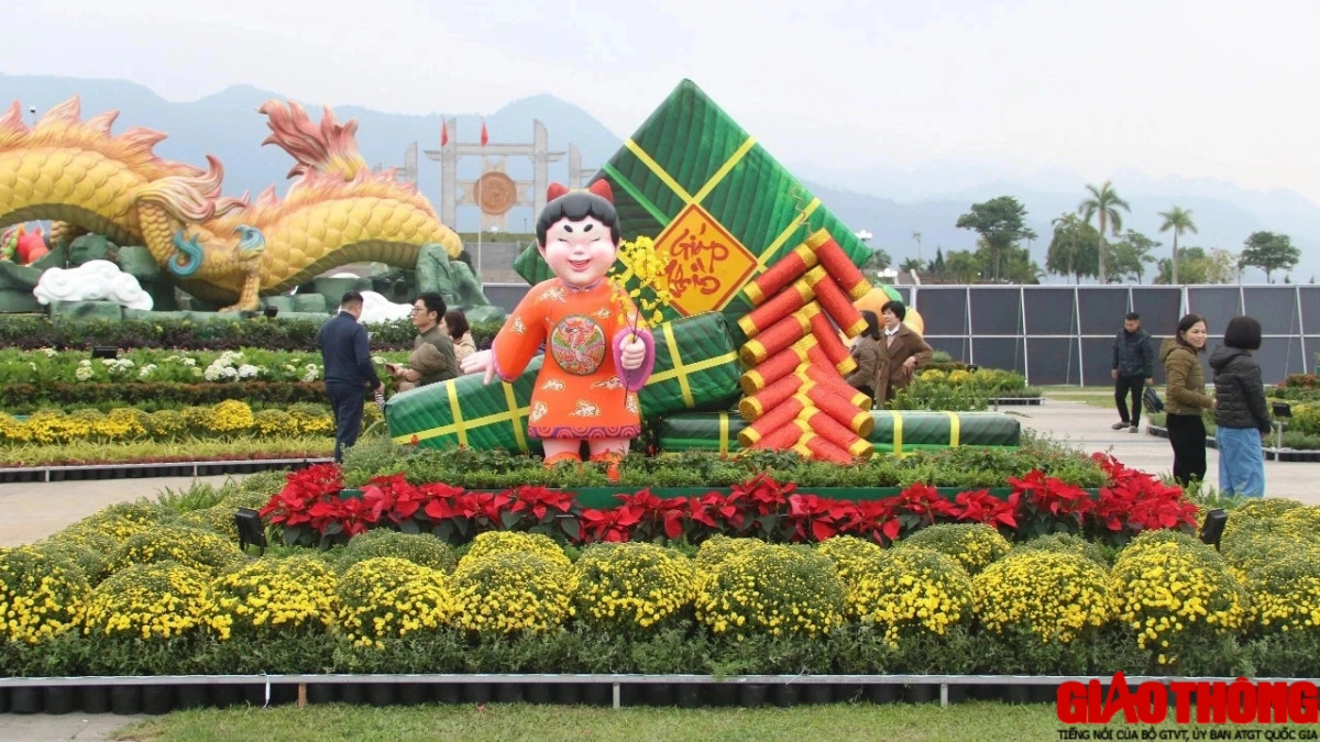 Biểu tượng phụ thể hiện nét văn hóa của quê hương Hòa Bình.