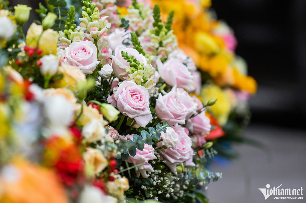 “Năm nay những loại hoa như tulip, hồng Ecodor cũng khan hiếm, thậm chí không thể có”, chị Yến nói.