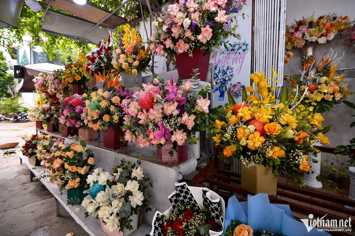 Hoa nhập từ Trung Quốc về bán dịp 20/10 tràn lan Hoa nhap tu Trung Quoc ve ban dip 20/10 tran lan