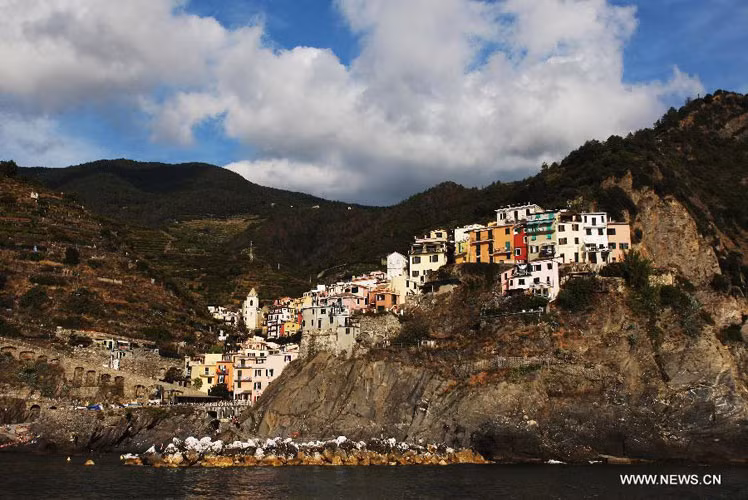 Terre Cinque (5 vùng đất) bao gồm năm làng: Monterosso al Mare, Vernazza, Corniglia, Manarola và Riomaggiore.