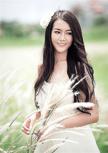 Người mẫu Ngọc Quý hiện là sinh viên năm thứ nhất khoa Thiết kế thời trang, ĐH Hoa Sen. Cô gái sinh năm 1995 là cựu học sinh THPT Phước Long và hiện đang là một gương mặt người mẫu trẻ đầy triển trọng