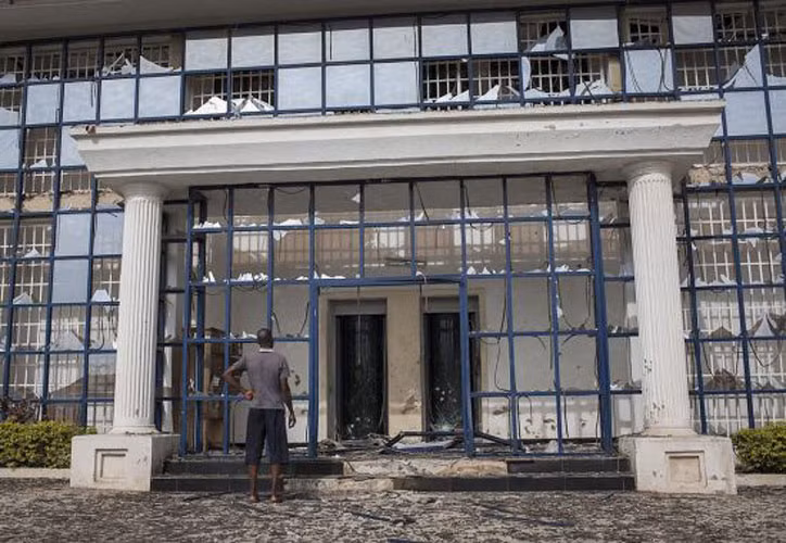 Sinh viên Abdullahi Garba vẫn còn hoảng hốt khi kể lại thảm kịch: “Những sinh viên may mắn sống sót là những người nhanh chóng chạy khỏi trường".