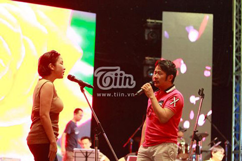 Bằng Kiều tái hợp Mỹ Linh trên sân khấu.