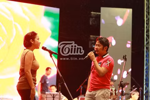 Bằng Kiều tái hợp Mỹ Linh trên sân khấu.