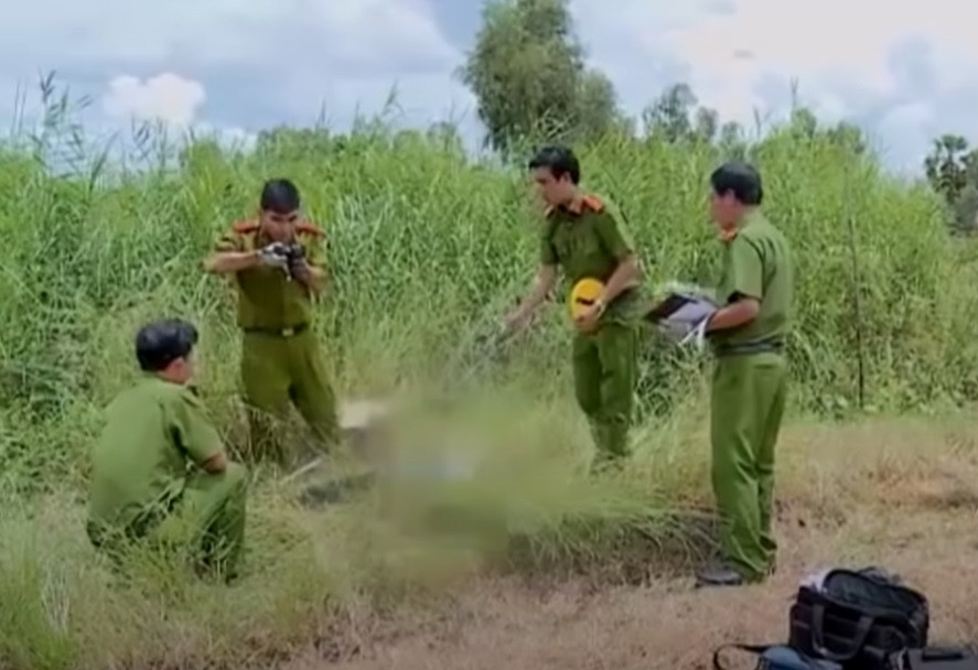 Kết quả khám nghiệm xác định nạn nhân bị hung thủ dìm xuống nước dẫn đến chết ngạt, bị xâm hại tình dục và tài sản bị chiếm đoạt là một dây chuyền 18k, trọng lượng 10 chỉ vàng, một điện thoại di động và tiền mặt khoảng 4 triệu đồng.