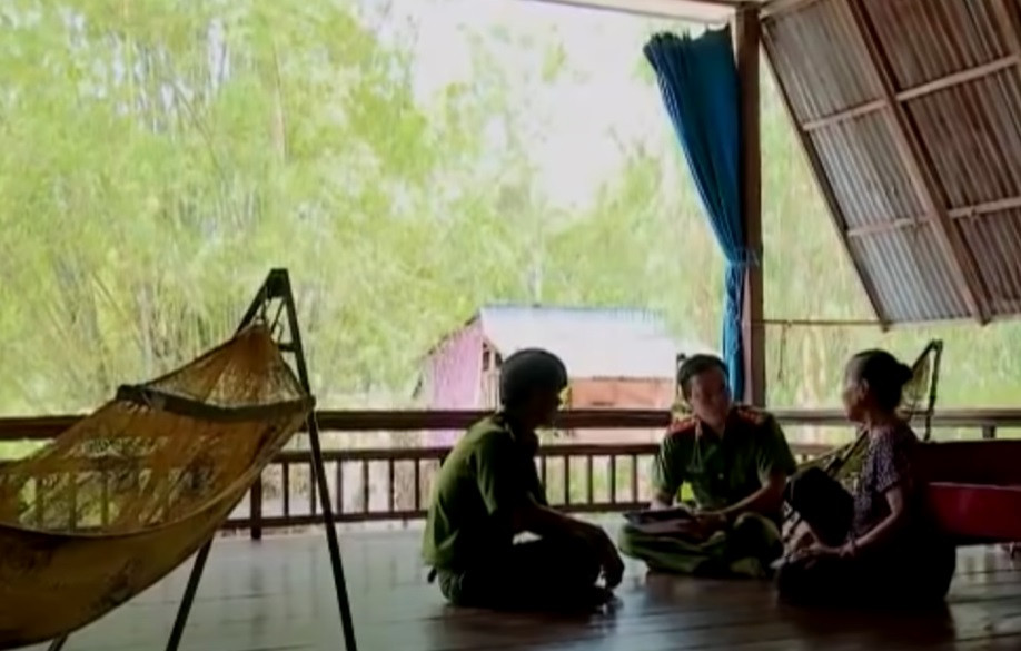 Theo người nhà, bà Ai mỗi lúc đi làm đều mang túi xách bên trong có tiền bán vé số, đi nhiều, mua bán nhiều nên lúc nào cũng có tiền mặt. Trong quá trình làm ăn, bà Ai cũng xảy ra mâu thuẫn với một số người Việt ở Campuchia nhưng đến mức bị giết hại thì họ chưa nghĩ tới.