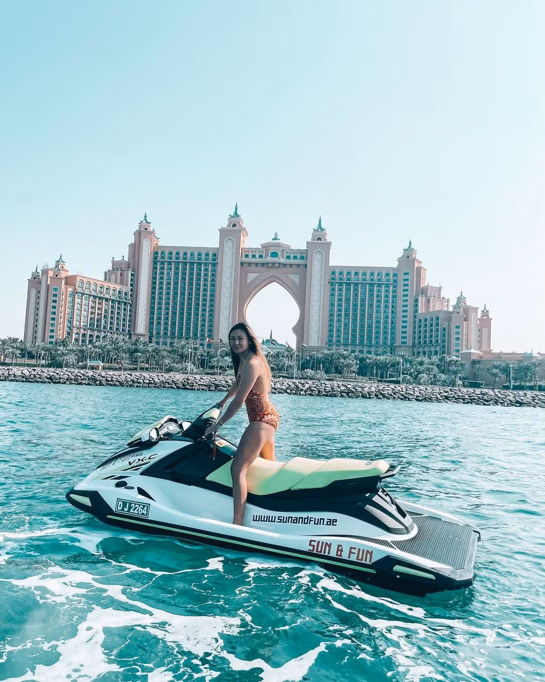 Năm 2019, Guo đồng sáng lập công ty mạo hiểm giai đoạn đầu Backend Capital. Tháng 4 vừa qua, cô ra mắt công ty công nghệ Moment - được hỗ trợ bởi quỹ đầu tư mạo hiểm do Geoffrey Woo và Jake Paul thành lập.